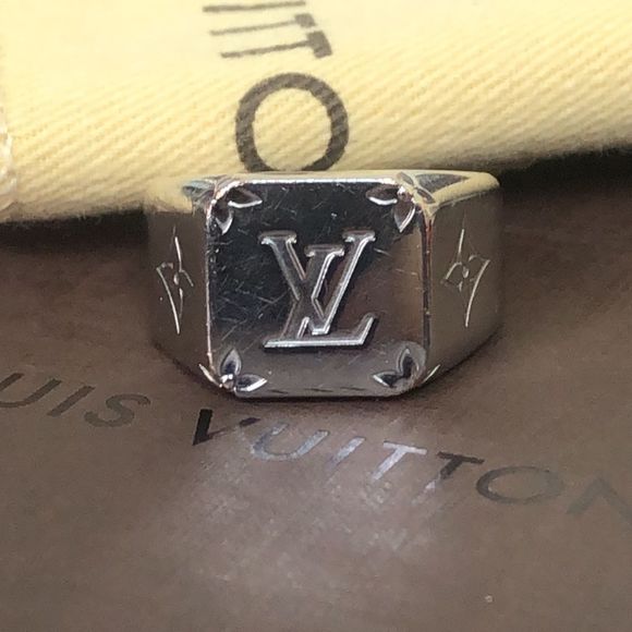 LOUIS VUITTON Monogram Silver Plated Signet Unisex Ring Sz 9 (US SIZE) - Picture 1 of 13